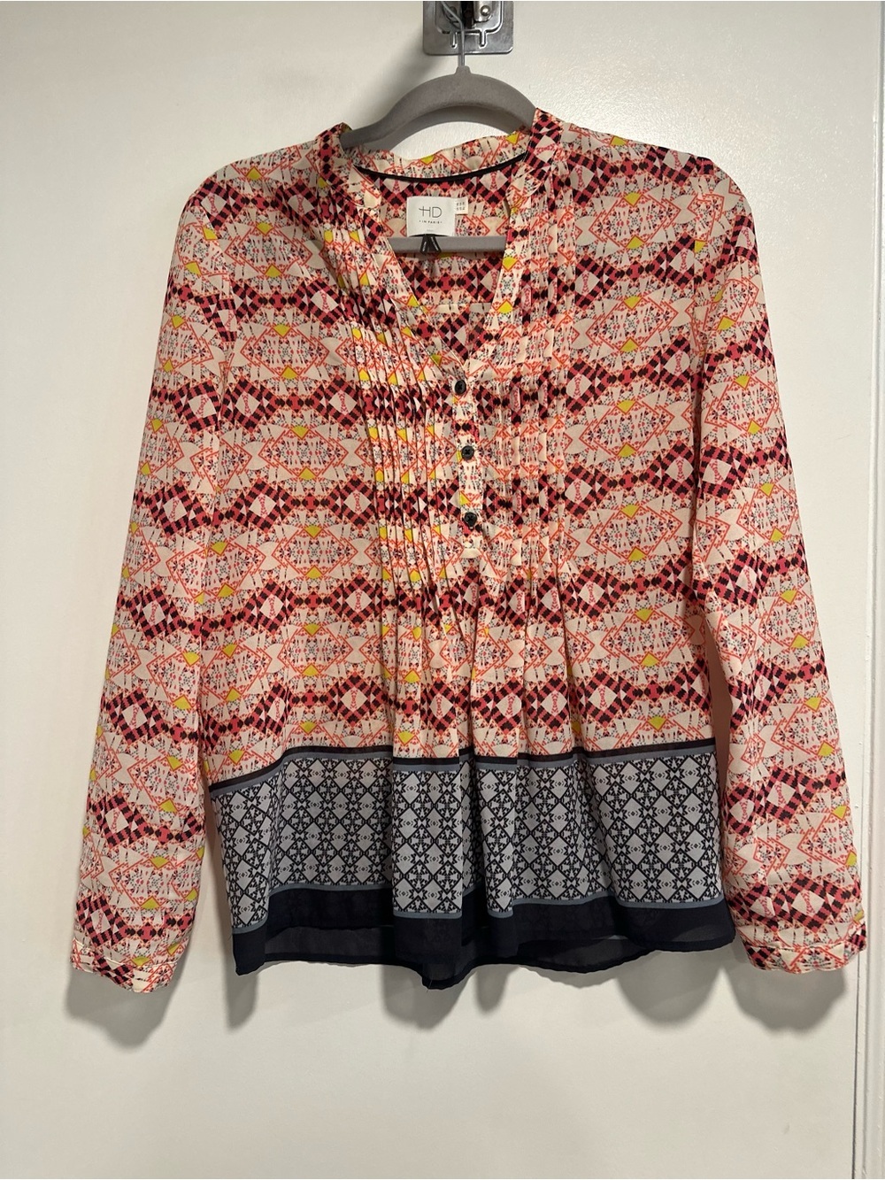 EUC Anthropologie HD Kaveri Henley Peasant boho colorful geometric pleated Top